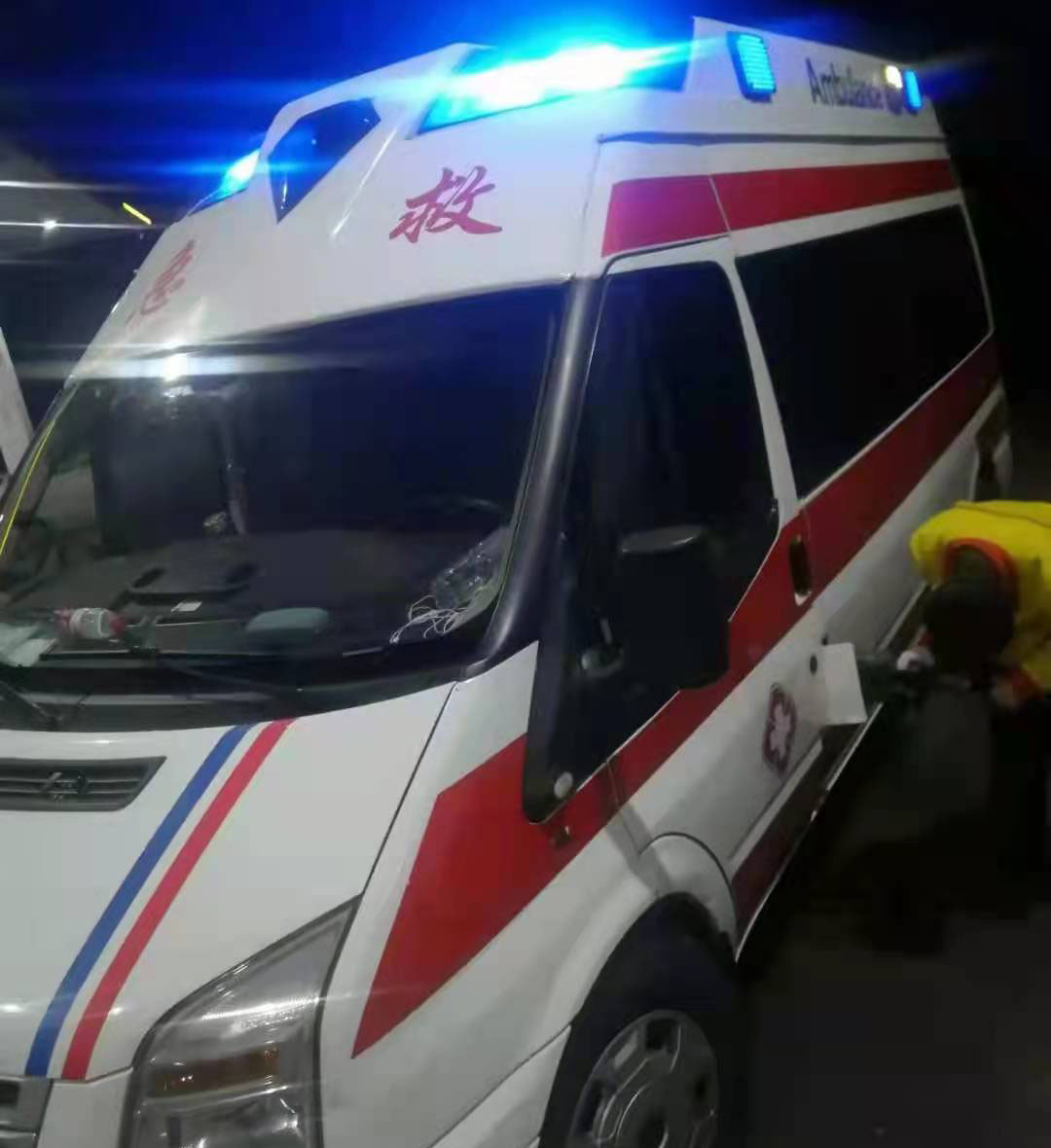 汨罗市专业救护车出租